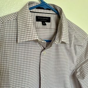 Banana republic wrinkle resistant shirt (men, small)